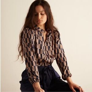 The‎ Odells Poet Blouse in “window pane” print size xs